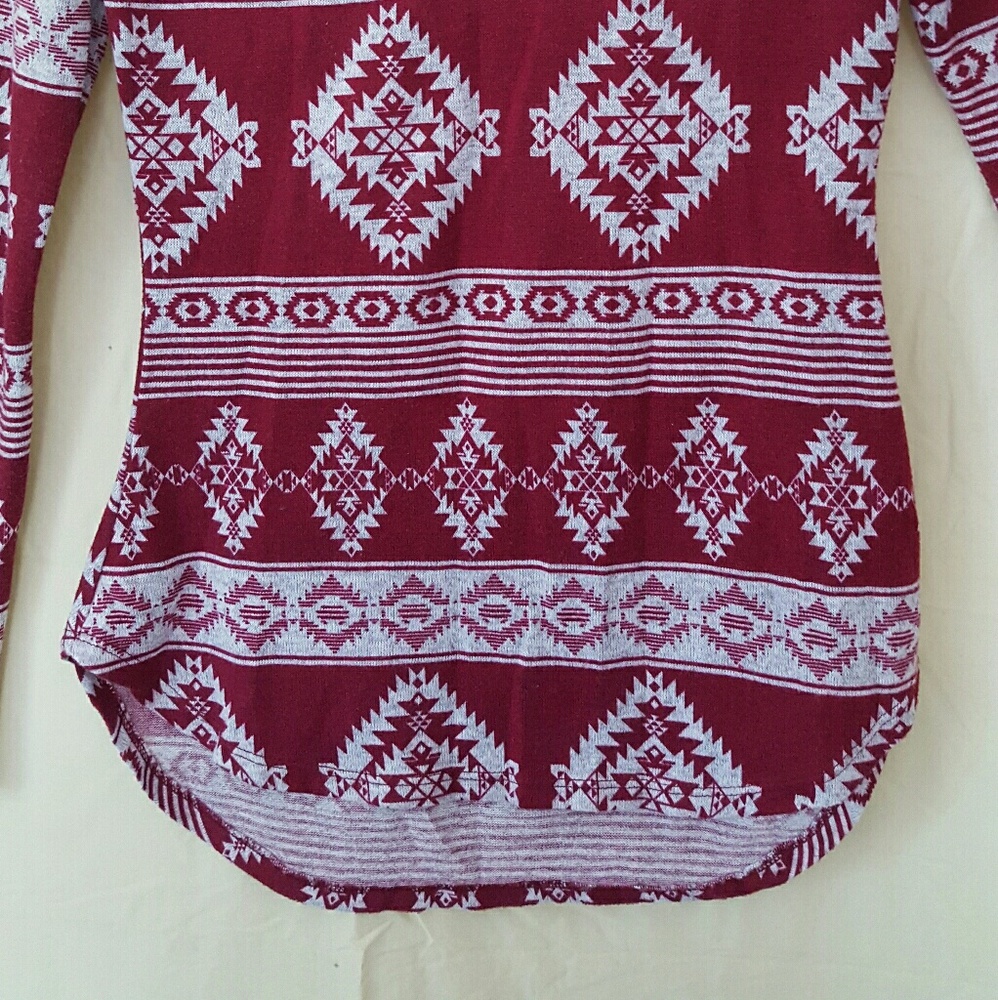 Rue 21 V-Neck Light Weight Long sleeve Shirt - Picture 3 of 4